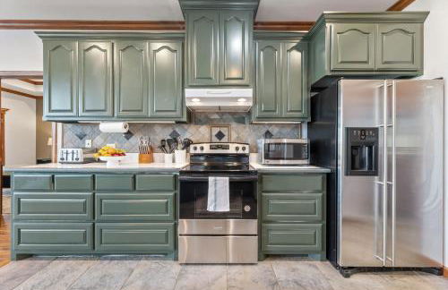 Golf-Side Luxe Escape Sleeps 13 Hot Tub & Theater - Foto 13