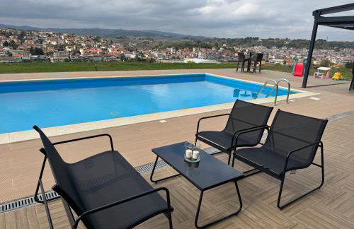 Luxury Villa Rafaela Οικογενειακή βίλα με ιδιωτική πισίνα, BBQ κ παιχνίδια Ιδανική για οικογένειες με παιδια - Foto 17