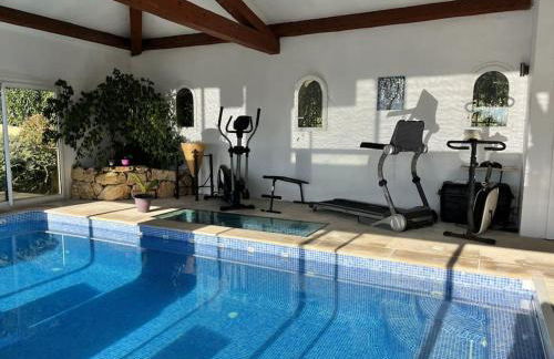 Villa Grasse vue mer exceptionnelle 8P piscine intérieure - Foto 25