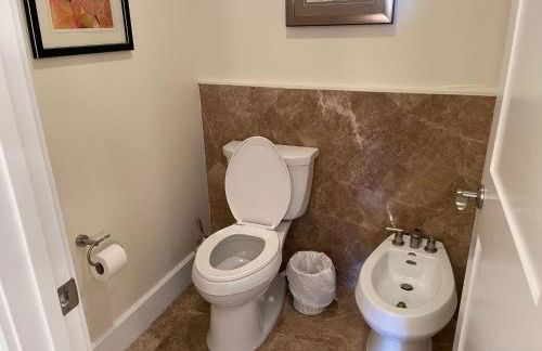 LIC Mgr - LUXURIOUS 2 BED 3 BATH PENTHOUSE SUITE - PANORAMIC OCEAN VIEWS! INDOOR PICKLEBALL - SPEAKEASY! - Foto 24