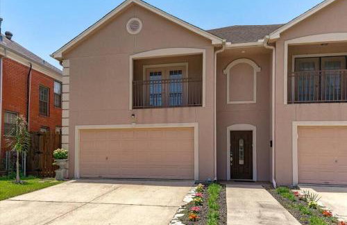 Bring the Crew! 4BR Luxe Pad, Backyard Magic & City at Your Door - Foto 42