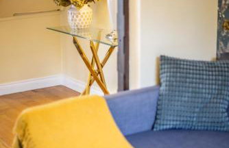 Smithy Bank Cottage - with free parking! - Photo 8