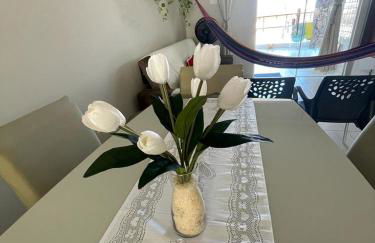 No Atalaia, Fort Poseidon rua do Atalho a 700 metros da praia do Atalaia, apartamento novo decorado, varanda, sala de estar e jantar, 02 suítes, 03 banheiros, lavanderia, cozinha, piscina, churrasqueira, salão de jogos, vista parcial das dunas e mar - Photo 22