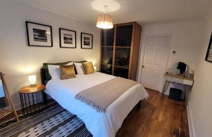 Entire house with garden 5 mins from the tube - Foto 9