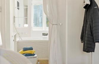 3 Bedroom Mews Home - Clapham Common - Free Private Parking - Sleeps 5 - Newly Refurbished - Sweetpea & Pillow Properties - Foto 18