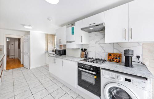 4BR North London I WiFi, Garden, Near Shops - Foto 5