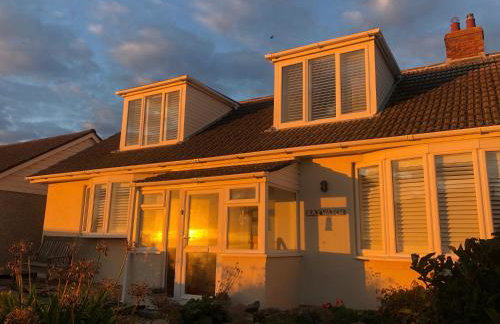 Baywatch Mawgan Porth Spacious Home sleeps 9, Games room, Parking & Garden - Foto 14