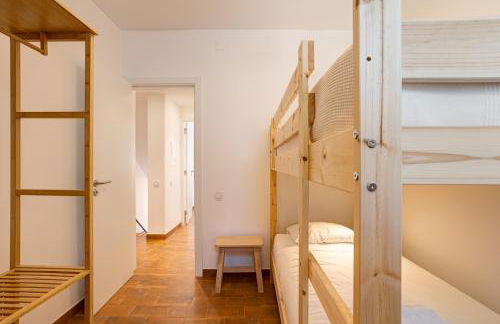 Moradia Tradicional no centro a 100m da Praia - Foto 36