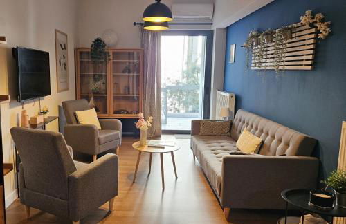 Heart of Faliro 2BR 5m Walk to Beach - Newly Renovated - Foto 2