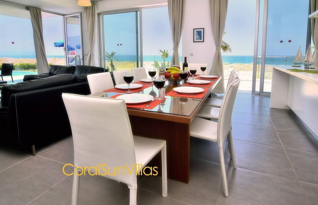 Blue - Beach Front Spectacular Villa Sleeps 10 - Foto 53