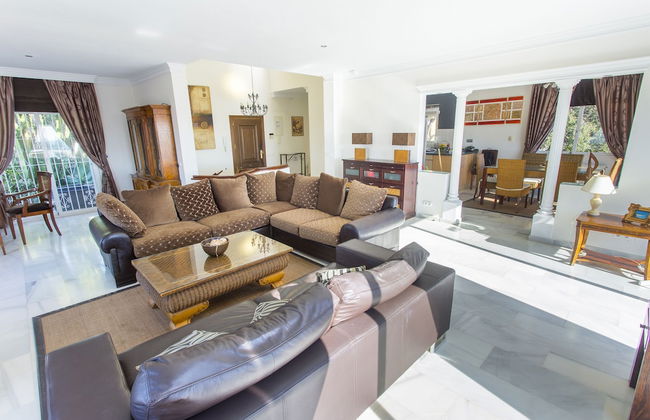 Villa Near Beach In Marbella - Photo 17