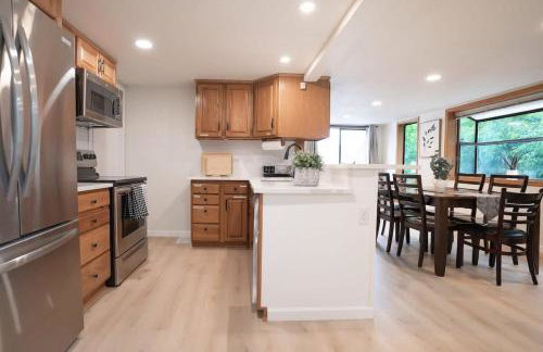 Burien's 3-BR Middle Unit Retreat with Deck BBQ - Foto 10