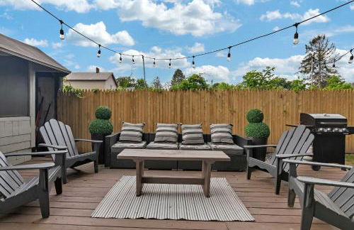 Charming Family Saratoga Home Walk to Track & Downtown - Photo 14