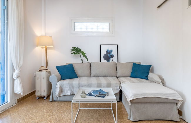 Breeze One Bedroom Apartment by BluPine - Foto 15