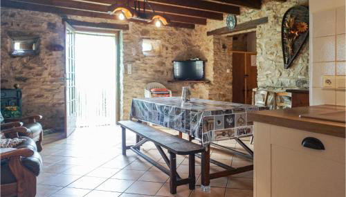 2 Bedroom Lovely Home In Roquebrun - Foto 2