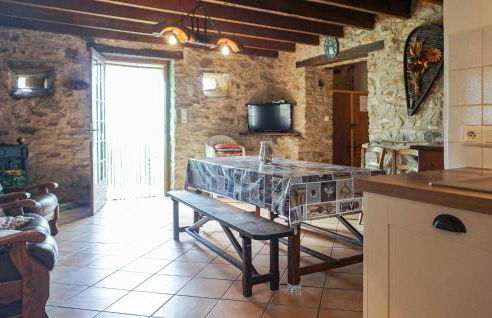 2 Bedroom Lovely Home In Roquebrun - Foto 2