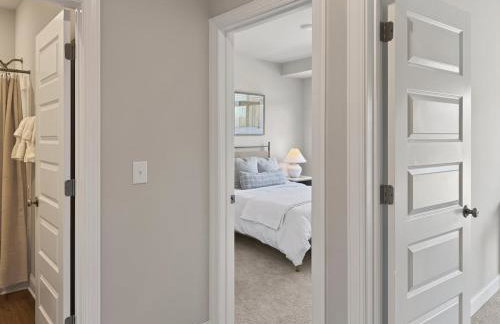 Luxe King Bed, Balcony, Garage in Downtown Raleigh - Foto 40