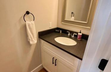Luxury 3BR with King Beds in Montgomery Village - Photo 24