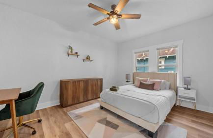 Mid-Century Modern Retreat by Coffee, Food + Shops - Foto 8