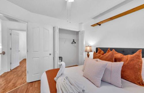 Updated University Area Home with Hot Tub Near Charlotte Your Perfect Retreat - Foto 16