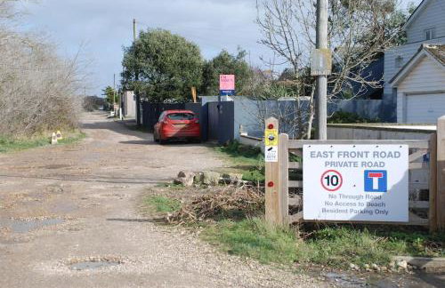 Wow I'm living on the beach. Luxury 4 bed sleeps 8 - Photo 39