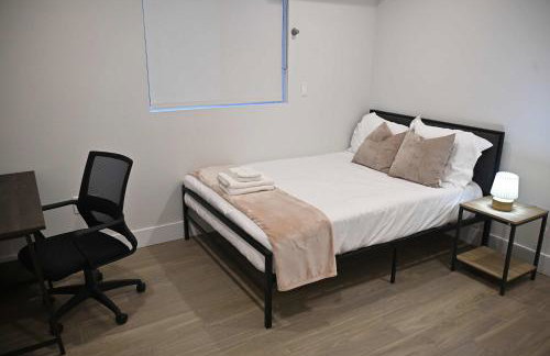 Luxe Ensuite in Shared Home-Minutes to USC - Photo 5