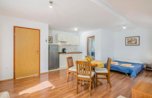 Cozy Apartment In Malinska Dubasnica - Foto 6