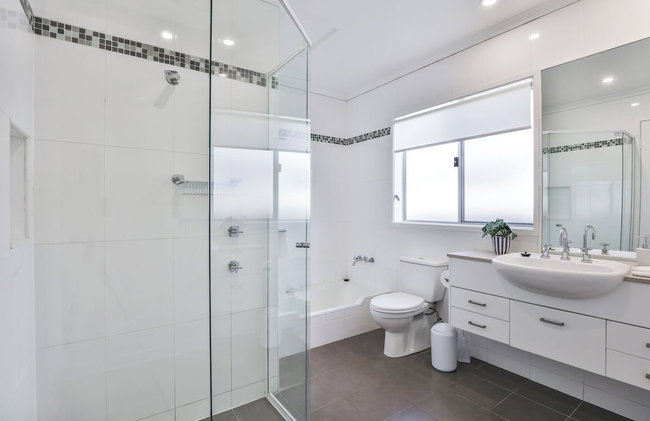 Luxe Waterfront Stay -Tallebudgera Creek - Foto 13