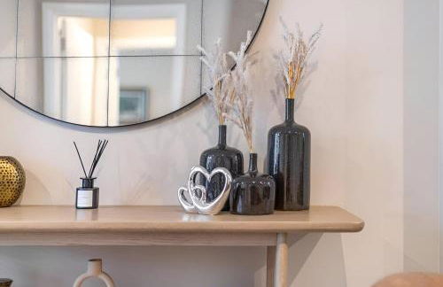 Earthy Elegance Stylish 4BR for Urban Escapes - Foto 35