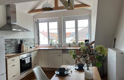 Schöne Altbauwohnung mit großer Dachterrasse für bis zu 8 Personen - Foto 1