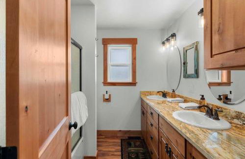 River's Bend Lodge - Hot Tub, Fire Pit, Games & Ski - Foto 18