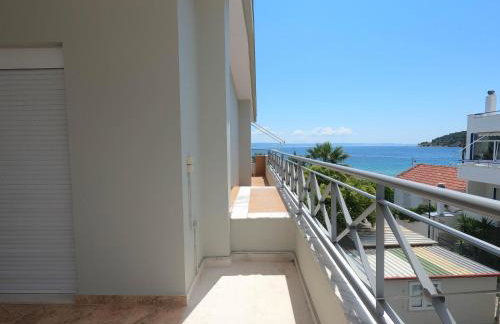 Luxury Beachfront Suite - Photo 14