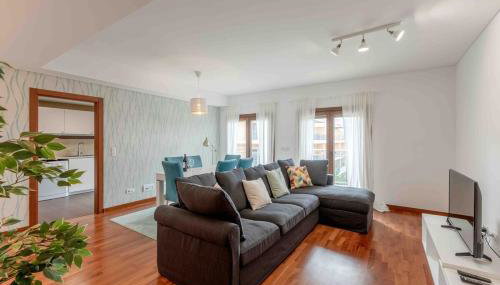 Modern 2 bedroom apt 20 min from city center - Foto 3