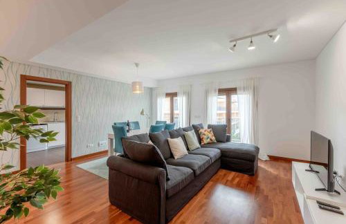 Modern 2 bedroom apt 20 min from city center - Foto 3