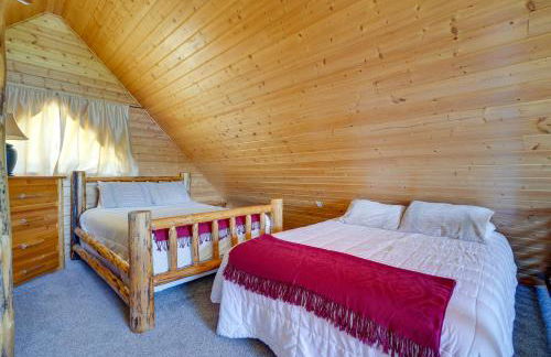 Lakefront Columbia Cabin with Porch and Shared Dock - Foto 15