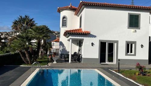 Funchal Apt- Sleeps 2 - Pool & Parking - Madeira - Foto 3