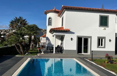 Funchal Apt- Sleeps 2 - Pool & Parking - Madeira - Foto 3