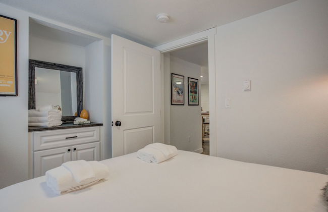 Trendy Urban Neighborhood & Dog-friendly Downtown - Photo 4