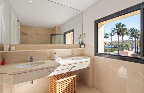 Sotogrande Alboaire- Waterfront luxury 4 bedroom Apt in the Marina of Sotogrande - Foto 9