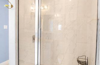 Charming home with pool, enclosed yard, patio & great Woodlawn Lake location - Foto 61