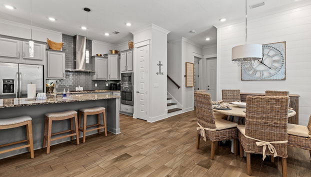 24 York Lane | Edgewater Escape - Foto 2, Imagen principal