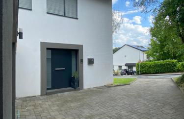 Modernes Ferienhaus mit 2 Balkonen, Terrasse und Garten ! - Foto 5