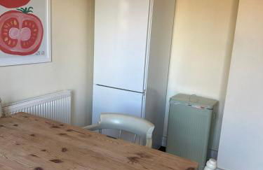 Cosy 2BR Home with Garden & Parking - Foto 9