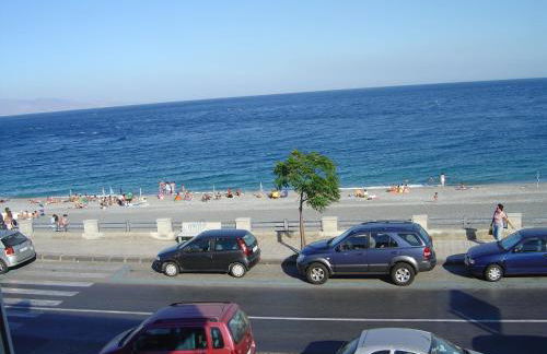 Mirone Apartment FRONTE MARE beachfront house - Foto 5