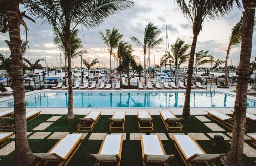 43' Classic Trawler 5 Star Resort Pools, Views, Dining Free Shuttle to Downtown - Photo 14