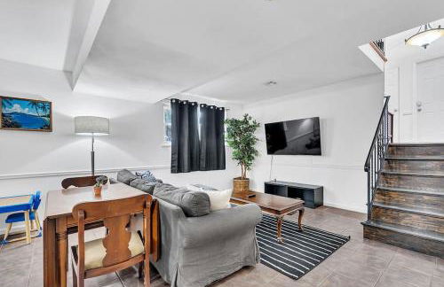 Private Single Family Home Close to Both Water and Downtown! - Foto 24