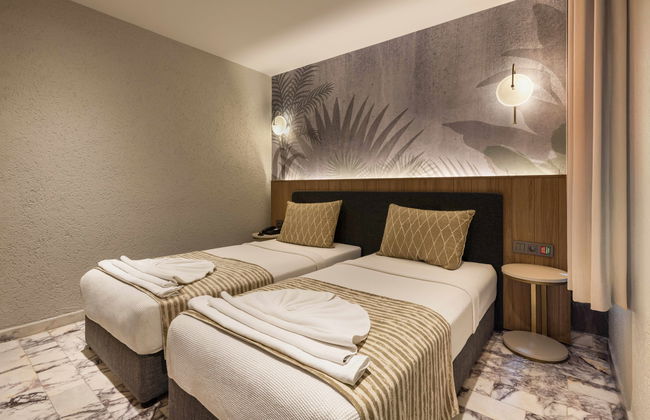 Club Aquarium Apartments - Photo 3