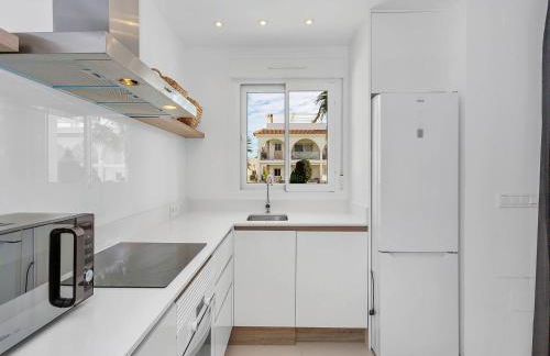 Newly Built Apartment with Direct Pool Access - Photo 21