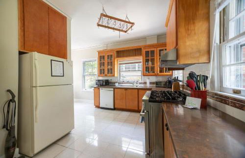 Spacious 2BR in Grand Old Home, Downtown Durham - Photo 31