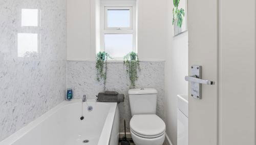 Modern 5 Bed 2 Bath House w Free Parking - Foto 5